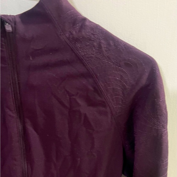 Lululemon Toasty tech 1/2 zip black cherry/maroon embroidered sleeve women’s 6 - Picture 4 of 12